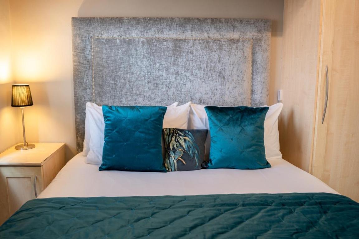 Perfectly Located Central Chester Town House -2Br ภายนอก รูปภาพ