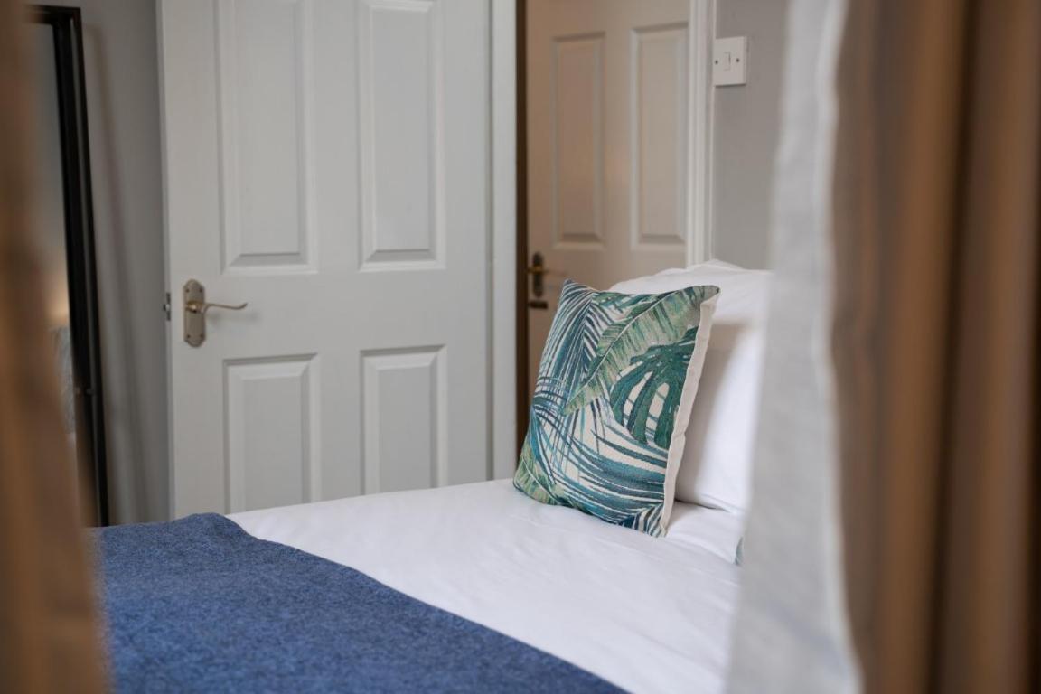 Perfectly Located Central Chester Town House -2Br ภายนอก รูปภาพ