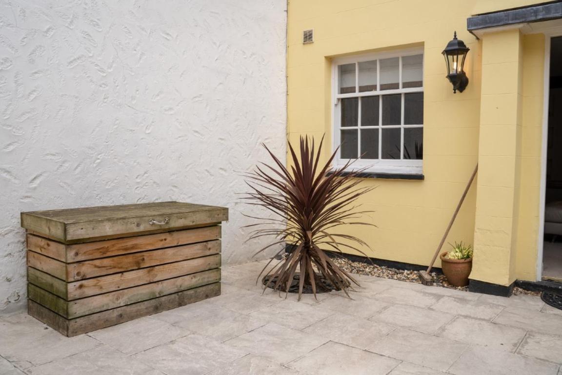 Perfectly Located Central Chester Town House -2Br ภายนอก รูปภาพ