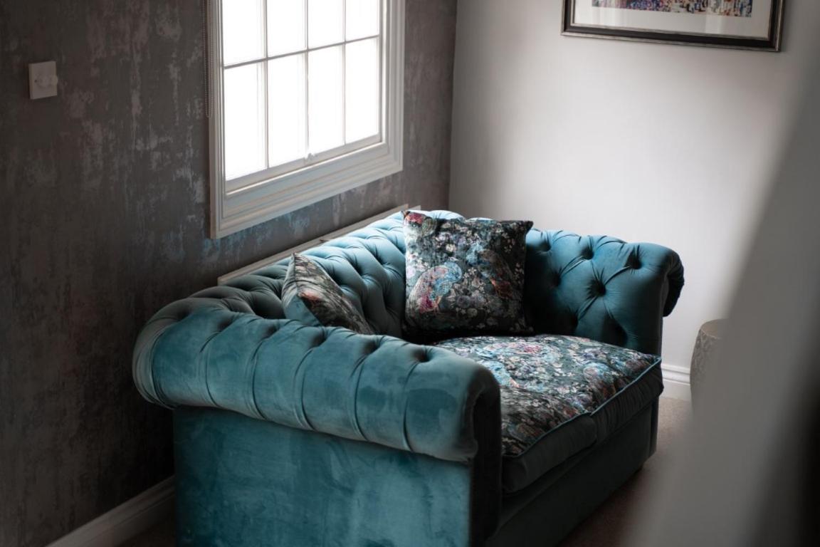Perfectly Located Central Chester Town House -2Br ภายนอก รูปภาพ