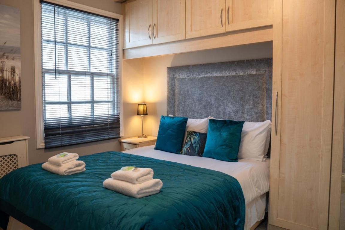 Perfectly Located Central Chester Town House -2Br ภายนอก รูปภาพ